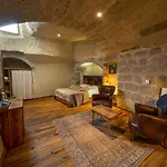 Hotel Seki Cave