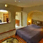 Seki Cave Hotel 3*