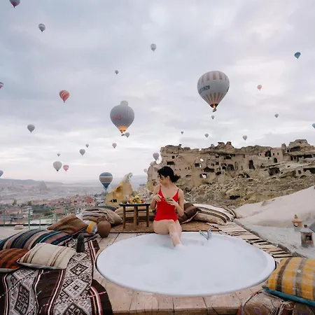 Szálloda Seki Cave Hotel, Wake Up To Hot Air Balloons 3*